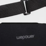 Sac Banane Nylon Imperméable Gorpcore Sac banane nylon noir, gros plan sur le panneau arrière avec le logo wepower brodé et la sangle à boucle réglable
