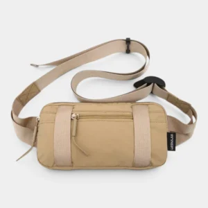 Petit sac banane nylon beige sable posé de face, avec sangle réglable
