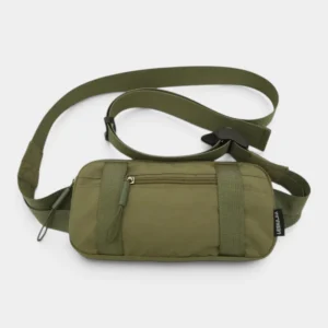 Petit sac banane nylon vert kaki posé de face, avec une sangle réglable