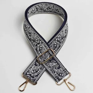 Bandoulière large paisley bandana marine et blanc à quincaillerie dorée, posée à plat en vue de dessus