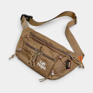 Sac banane nylon ripstop quadrillé kaki posé à plat de face, avec sangle réglable à clip plastique