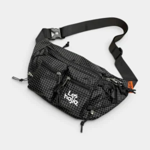 Sac banane nylon ripstop noir graphite quadrillé, posé de face avec sangle à clip plastique
