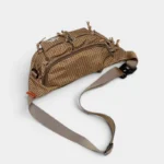 Sac Banane Nylon Ripstop Technique Outdoor Sac banane nylon à carreaux marron, posé en vue plongeante avec une sangle réglable à clip plastique