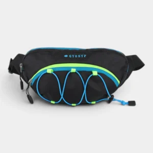 Sac banane outdoor de face, noir avec des élastiques bleus et verts sur le panneau avant