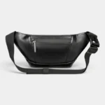 Sac banane simili cuir noir, vue arrière avec une poche zippée sur le panneau dos et sangle à clip plastique