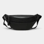 Sac Banane Homme Cuir Grainé Demi-Lune Sac banane en cuir grainé noir présenté de face, avec sangle réglable et fermetures zippées argentées