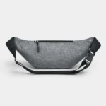 Sac banane en nylon gris chiné présenté de face, avec sangle réglable à boucle plastique noire