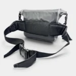 Sac banane moto étanche gris, vue arrière avec panneau rembourré en mesh et boucle de ceinture noire