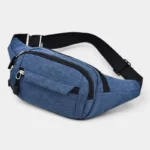 Sac banane en nylon bleu chiné posé de face, avec une sangle réglable noire