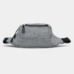 Sac banane gris chiné présenté de face, avec sangle noire réglable