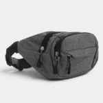 Sac banane multipoches en nylon gris chiné posé de trois quarts, avec fermetures éclair noires