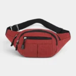 Sac banane en toile rouge posé de face, avec sangle noire réglable