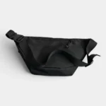 Sac banane nylon noir au style urban casual, posé à plat vue arrière avec sangle réglable noire