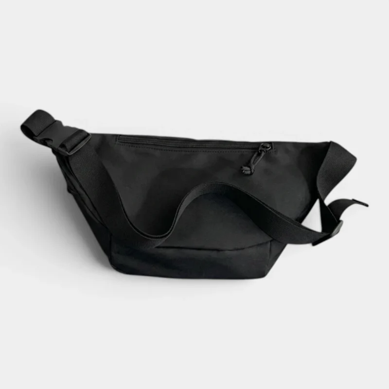 Sac banane nylon noir au style urban casual, posé à plat vue arrière avec sangle réglable noire