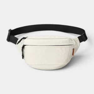 Sac banane nylon froissé blanc crème de face, avec sangle et fermetures éclair noires