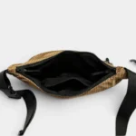 Grand Sac Banane Nylon Ripstop Quadrillé Imperméable Sac banane nylon ripstop quadrillé doré vu de dessus, poche principale ouverte révélant une poche zippée intérieure