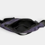 Grand Sac Banane Nylon Ripstop Quadrillé Imperméable Sac banane nylon violet quadrillé vu de dessus, poche principale ouverte révélant une poche zippée intérieure