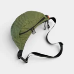Grand Sac Banane Nylon Ripstop Quadrillé Imperméable Sac banane nylon ripstop quadrillé vert kaki, vu de dessus avec fermeture zippée orange