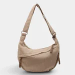 Sac Banane XXL Femme Velours Côtelé Sac banane XXL en velours côtelé beige, présenté de face sur fond neutre avec une sangle réglable