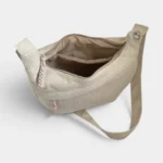 Sac Banane XXL Femme Velours Côtelé Sac banane en velours côtelé beige, vu de dessus avec la poche principale ouverte révélant l'intérieur