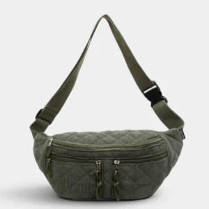 Grand sac banane en velours côtelé matelassé vert kaki, présenté de face avec une sangle à clip plastique