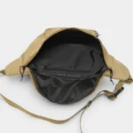Grand Sac Banane XXL Streetwear Grand sac banane XXL en nylon beige, vu de dessus ouvert avec une poche zippée intérieure