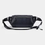 Sac banane en cuir noir vu de dos avec poche arrière plaquée sur toute la largeur