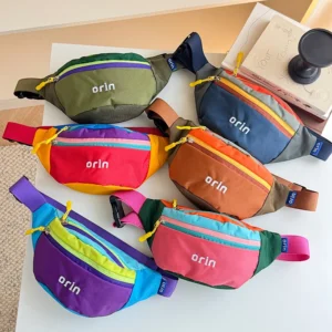 Sac banane enfant en nylon présenté dans ses six coloris, disposés à plat et vus de dessus.