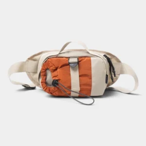 Sac banane porte-gourde beige en nylon avec panneau ripstop orange terracotta posé de face