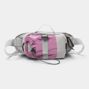 Sac banane porte-gourde gris clair en nylon avec panneau ripstop rose posé de face