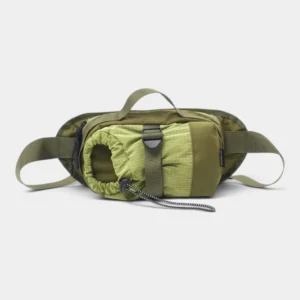 Sac banane porte-gourde vert kaki en nylon ripstop posé de face avec sa sangle déployée