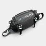 Grand Sac Banane Randonnée Dos Rembourré Sac banane en nylon ripstop noir à quadrillage blanc vu de dessus avec ses sangles de compression à boucles grises
