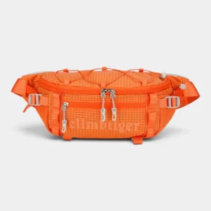 Sac banane en nylon ripstop orange posé de face avec son cordon élastique croisé et ses boucles de réglage grises