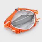 Grand Sac Banane Randonnée Dos Rembourré Sac banane en nylon ripstop orange ouvert vu de dessus avec sa grande poche intérieure en filet