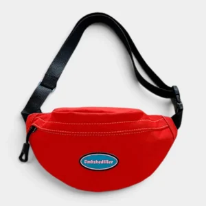 Sac banane enfant en toile de nylon rouge vif posé à plat de face avec sa sangle noire à boucle clip