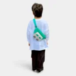 Sac Banane Enfant Voiture Sac banane enfant vert jade à poche blanche porté en bandoulière dans le dos d'un enfant