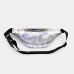 Sac Banane Géométrique Multicolore Brillant Festival Sac banane en cuir argenté brillant aux lignes géométriques multicolores, présenté de face avec sangle noire réglable