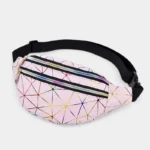 Sac Banane Géométrique Multicolore Brillant Festival Sac banane en cuir rose à motif géométrique multicolore brillant, posé de face avec fermeture éclair irisée