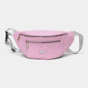 Sac banane demi-lune rose bonbon posé de face avec sa poche avant zippée et sa large sangle gris clair