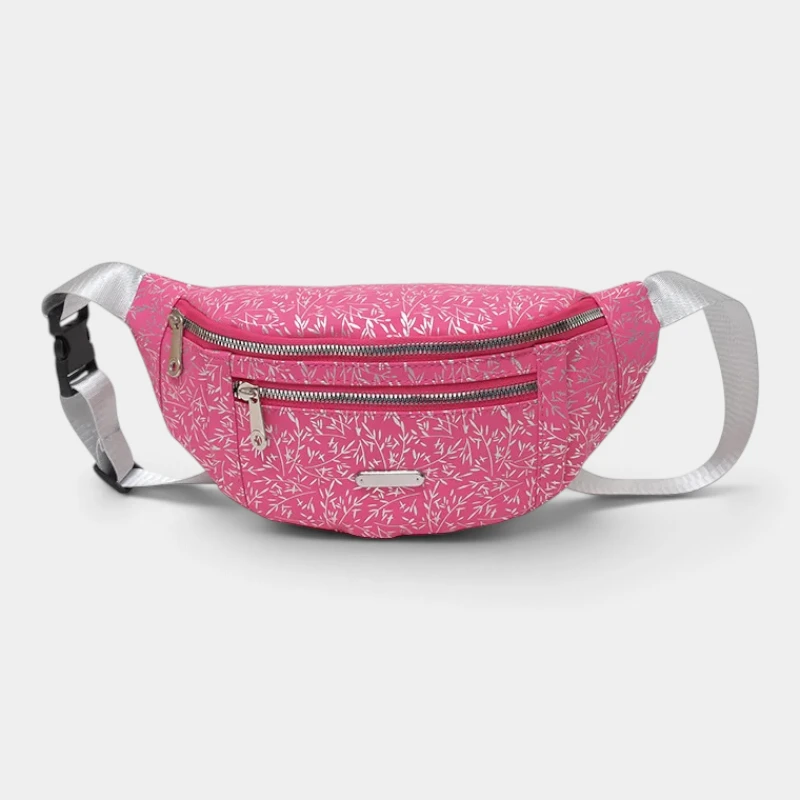 Sac Banane Imprimé Japonais Feuilles Argentées Sac banane demi-lune rose framboise posé de face avec sa poche avant zippée et sa large sangle gris clair