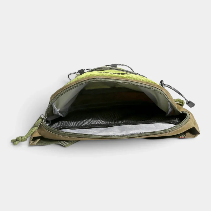interieur du sac banane avec poche filet et poche plaquee
