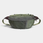 Grand Sac Banane Streetwear Nylon Poche Filet Sac banane vert kaki posé de face avec poche avant en filet et cordon élastique croisé sur le dessus