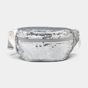 Sac banane paillettes argenté posé de face avec sa sangle claire à boucle clip et sa poche zippée