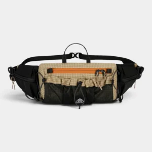 Sac banane beige et noir en ripstop quadrillé posé de face avec sa fermeture orange contrastée