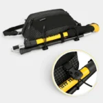 Sac Banane Trekking Imperméable Accrochable Sac banane ripstop noir posé avec un bâton de randonnée replié tenu dessous par un cordon élastique