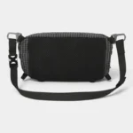 Sac Banane Trekking Imperméable Accrochable Sac banane ripstop noir quadrillé vue arrière avec dos en filet alvéolé et sangle noire déployée