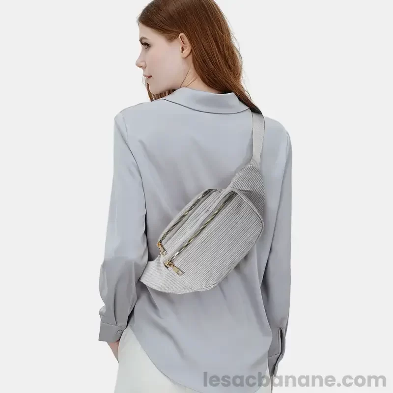 Sac Banane Velours Gris dans le dos