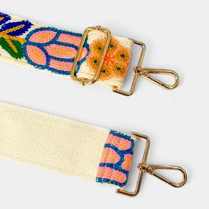 Bandoulière Brodée Bohème Motifs Floraux en tissu crème avec broderie colorée et mousquetons dorés en métal.