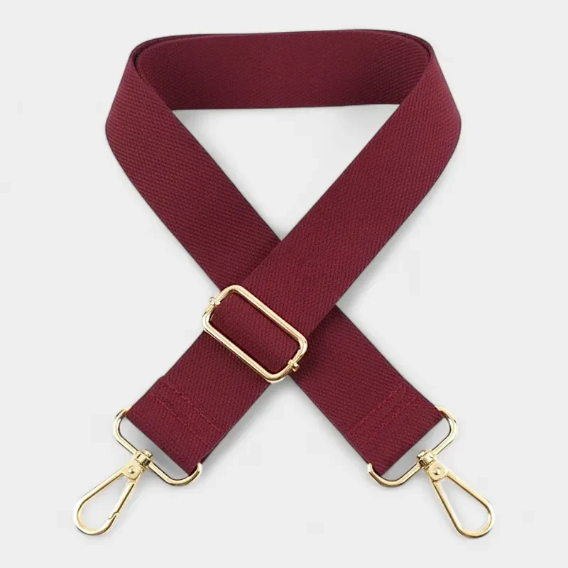 Bandoulière Simple Toile Unie Réglable rouge bordeaux avec mousquetons dorés brillants et texture tissée visible.