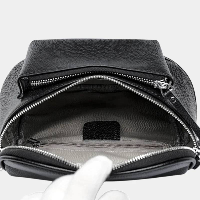 Sac Banane Bandoulière Femme Cuir Chic Poche Avant en cuir noir ouverte